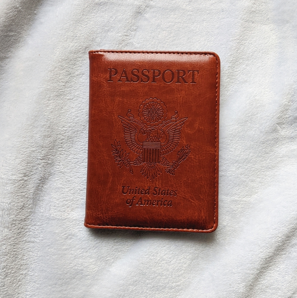 🌻🌼3 for $15🌼🌻Leather Passport Holder